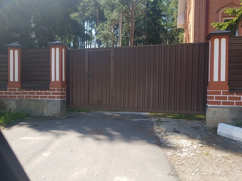 Откатные ворота с профлистом
